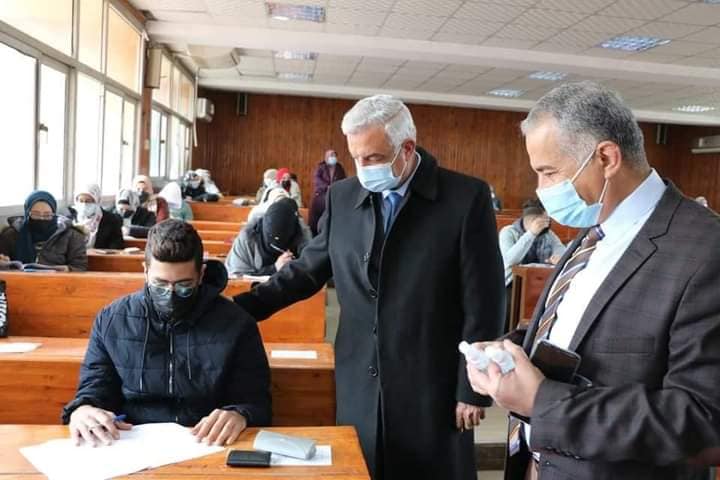 The President of Menoufia University follows up his inspection tours of the first semester exams by visiting home economics