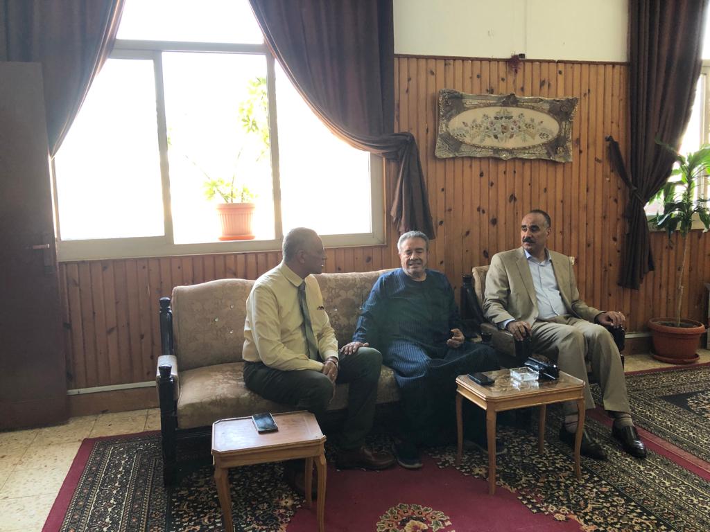 Activities of the meeting of Professor Dr. Dean of the College, Essam Abdel Hafez Boodai, and businessman Haj Salah Khattab to discuss the development of units of a special nature in the college.