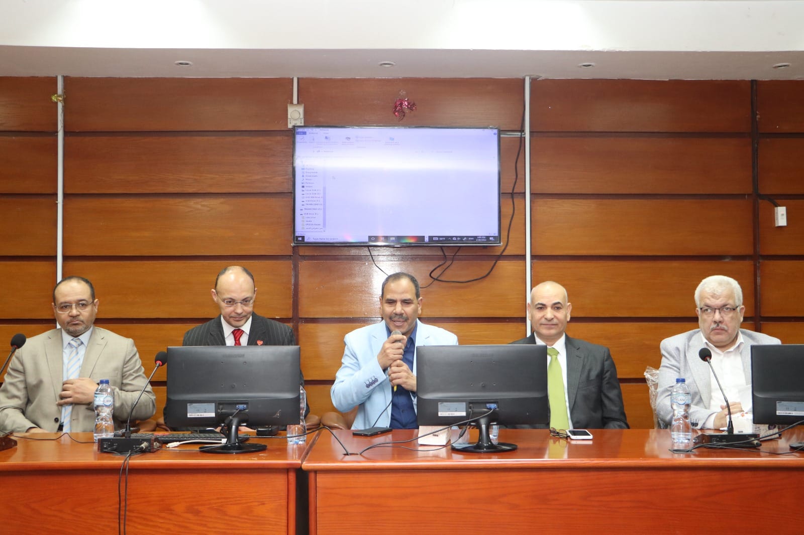  النـدوة التعريفيـة "المستشفيات الخضراء طريق نحو الإستدامة"