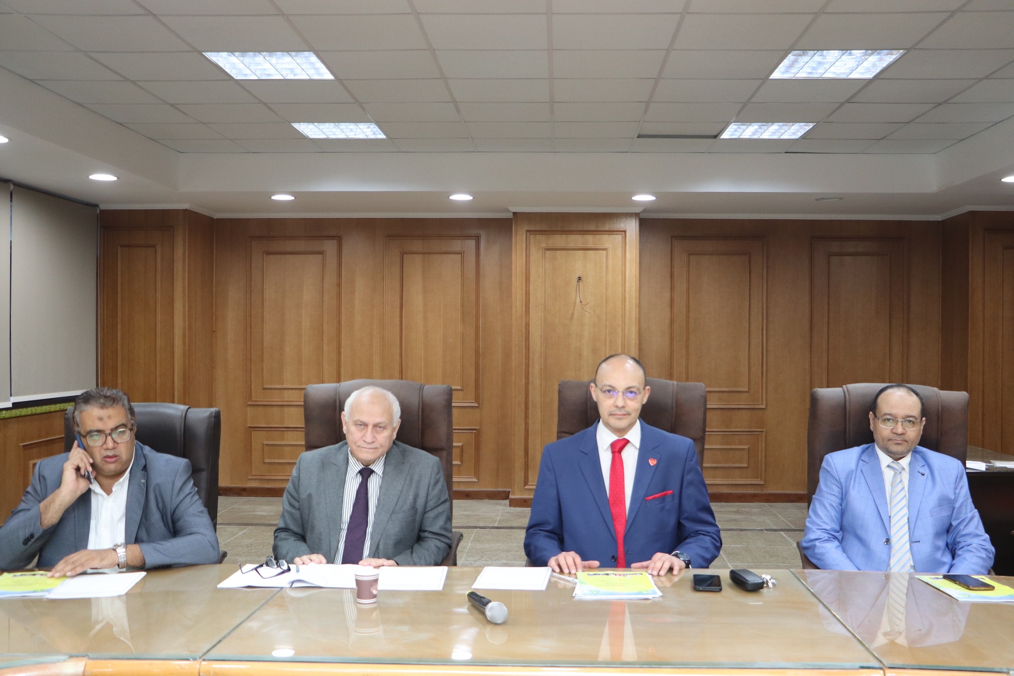 The Dean of the College holds the monthly meeting of the Human Resources Committee at university hospitals