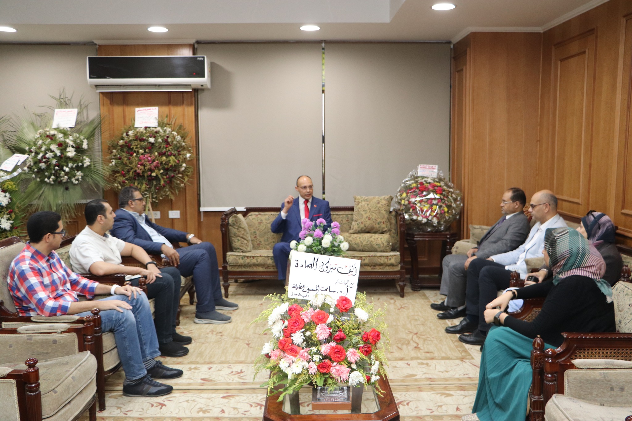 عميـد الكليـة يجتمـع بفريـق بـإدارة المستشفيـات الجـامعيـةو يناقـش خطـة العمـل خـلال المرحلـة المقبلـة