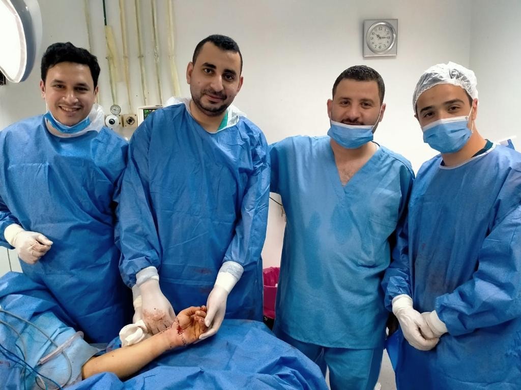 فريق جراحة التجميل بمستشفيات جامعة المنوفية ينجح في إعادة يد مبتورة للحركة و الحياة