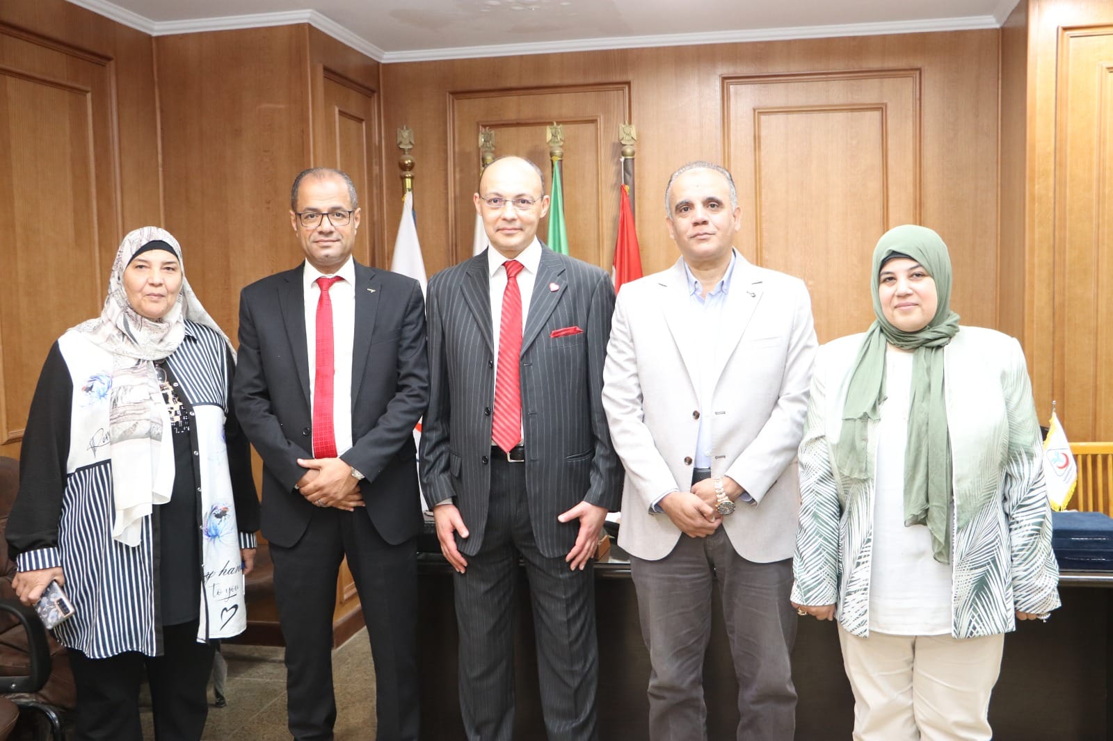 الـدكـتـور محـمـد النعمـانـي يستقـبـل المهنئيـن بتعييـنـه عمـيـد كليـة الطـب