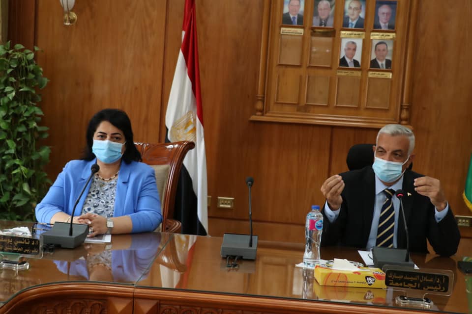 The President of Menoufia University chairs the Supreme Committee to supervise the vaccination against the Corona virus for faculty members, workers and students