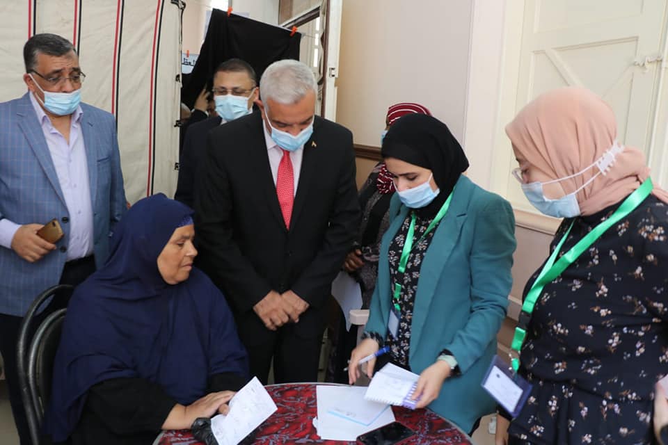 Menoufia University organizes an integrated convoy to Sob El Ahad for free screening, treatment, awareness, literacy, and teaching of lowercase letters