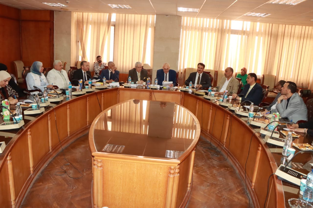 عبدالباري يعقد إجتماع مجلس شئون التعليم والطلاب