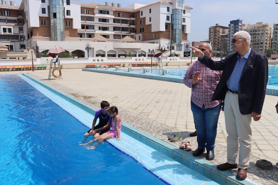The President of Menoufia University, Menoufia, inspects the Olympic swimming pool