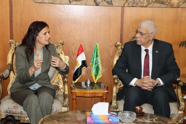 The President of Menoufia University receives Dr. Maggie Nassif, Executive Director of the US Fulbright Commission