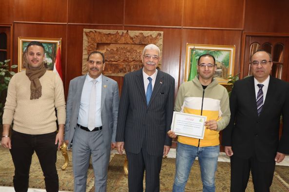 The President of Menoufia University honors the coordinators of the colleges that won internal awards for government excellence and residents