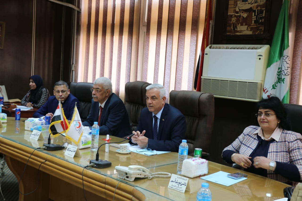 The President of Menoufia University holds a committee for laboratories and scientific devices for the month of March 2022