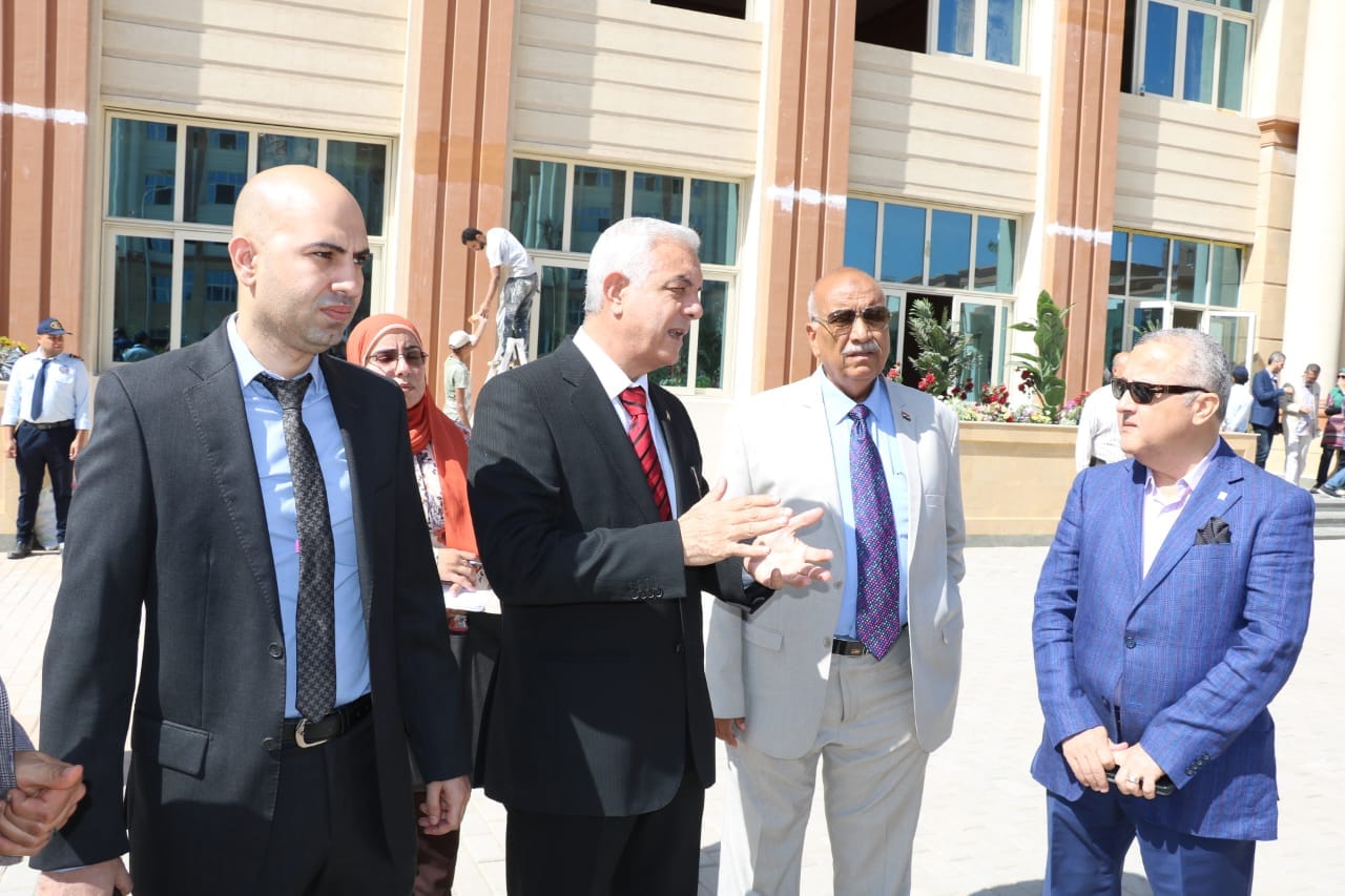 Mubarak continues his inspection tours of Al-Menoufia National University and receives the former head of the Military Intelligence Reconnaissance Service