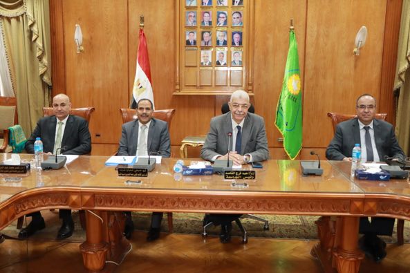 The President of Menoufia University chairs the April meeting of the University Facilities Committee