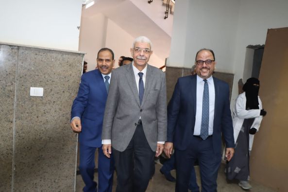 The President of Menoufia University announces the reception and treatment of more than 400 cases free of charge in the outpatient clinics of the Faculty of Dentistry