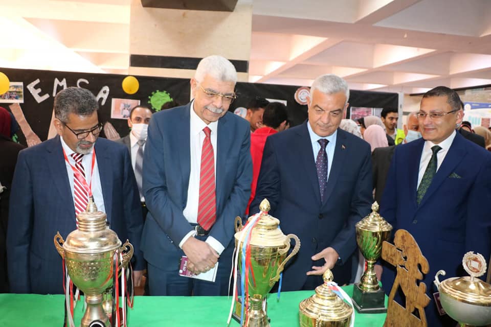 The President of Menoufia University inaugurates the student exhibition on the sidelines of the 27th Conference of the Faculty of Medicine