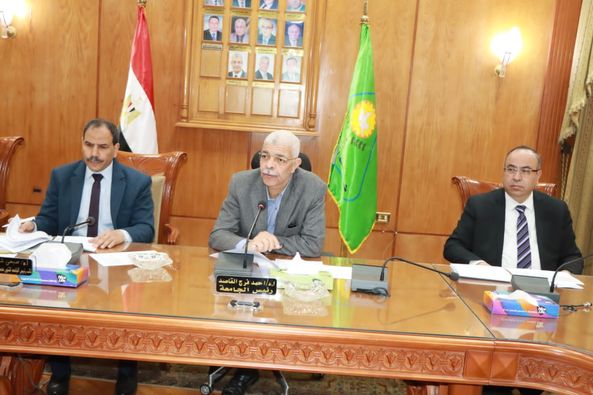 The President of Menoufia University chairs the March meeting of the University Facilities Committee