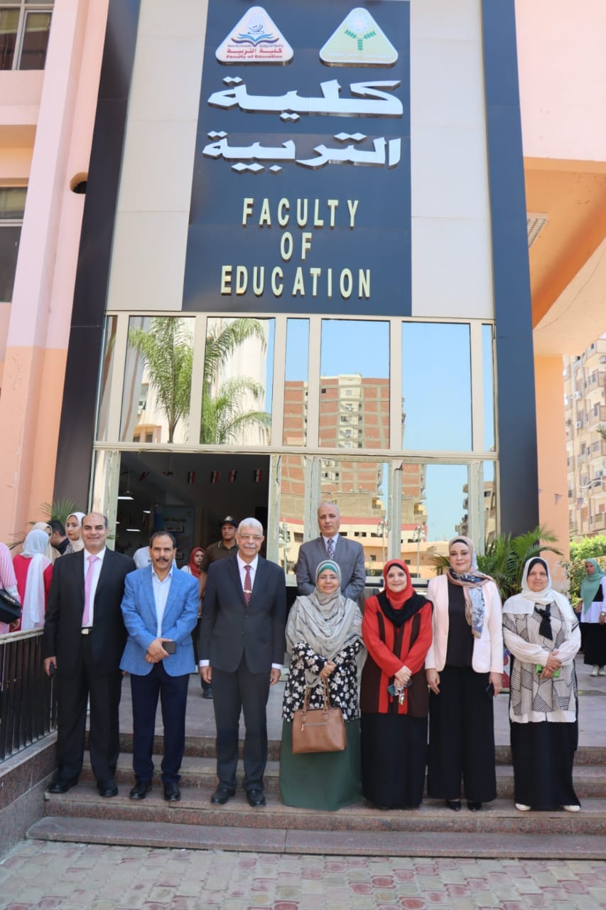 The President of Menoufia University inspects the graduate studies committees at the Faculty of Education