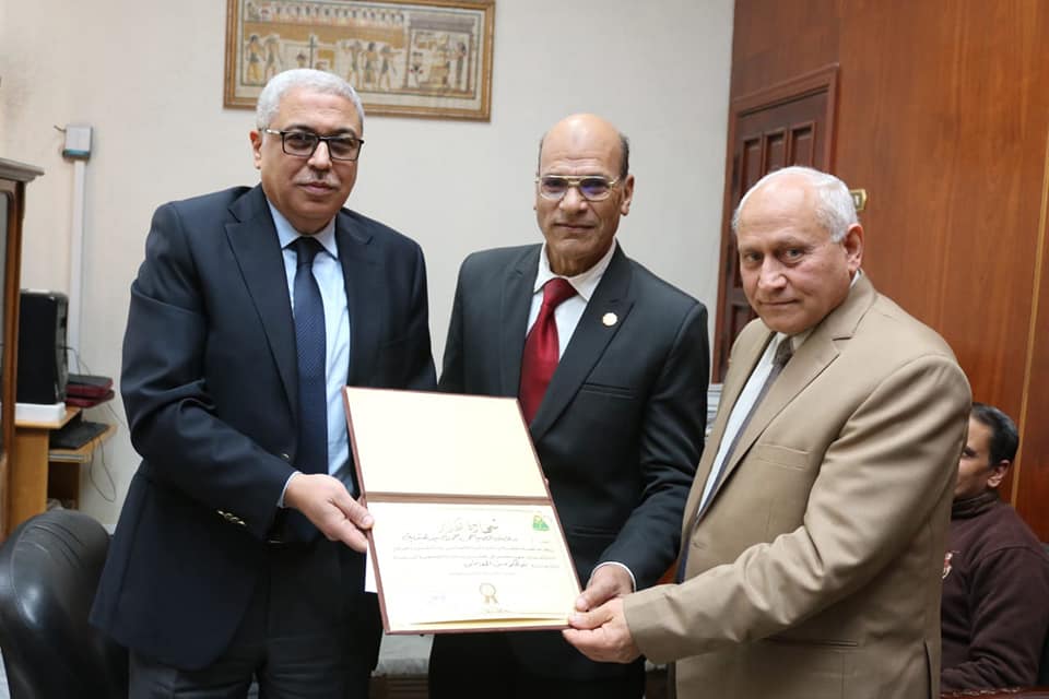 Secretary-General of the University, honored Salama  El sabahy.