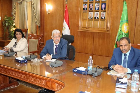 The President of Menoufia University holds a meeting with the officials of the Arab Contractors Company to follow up the project of raising the emergency hospital and determine a time period for delivery