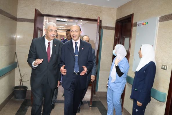 The President of Menoufia University follows up on patients from our Palestinian brothers who are being treated in university hospitals and the oncology hospital