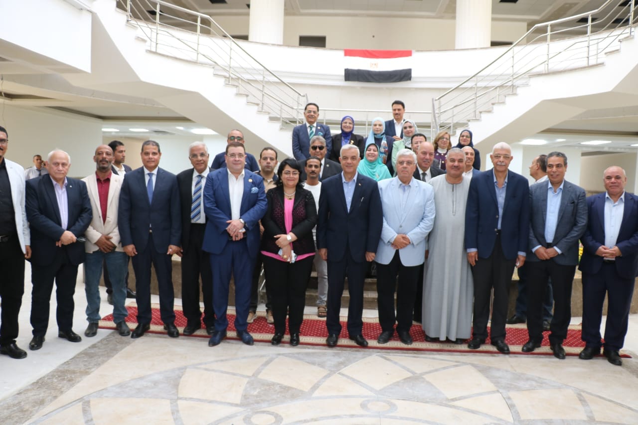 On his first visit to Menoufia University.. The Minister of Higher Education and the President of the University inspect Menoufia National University