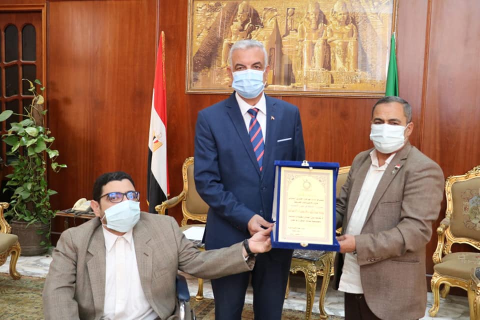 Mubarak receives the shield of humanitarian ambassadors from the Arab International Festival for People with Special Needs.