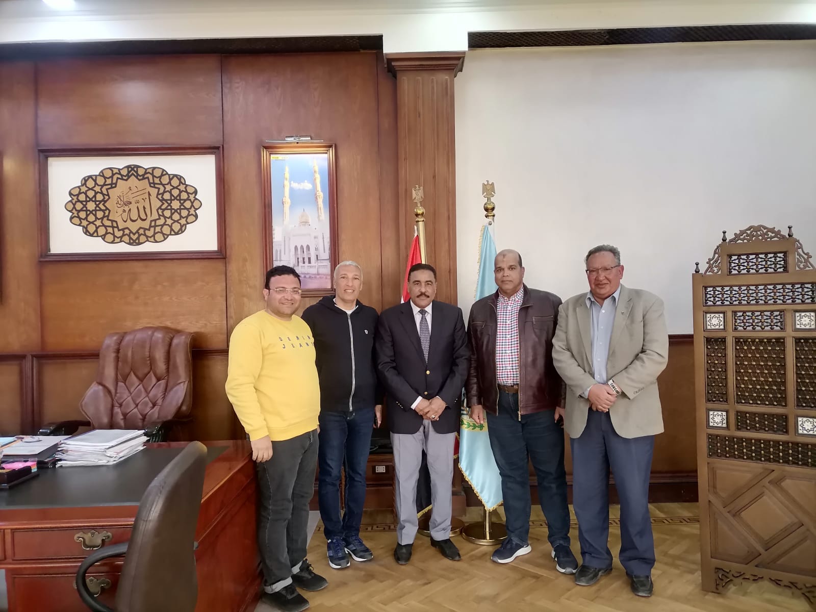 The Dean of Menoufia Arts and the research team meet with the Governor of Matrouh