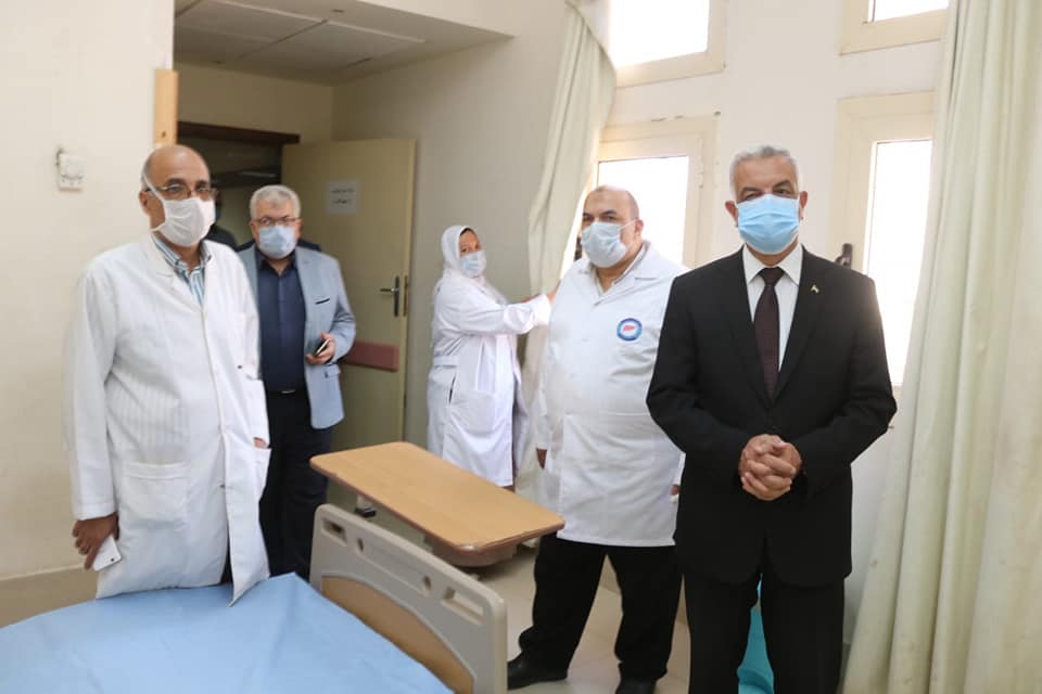 Menoufia University President inspects the health isolation hospital in the National liver Institute, which starts today to receive the injured members of the faculty and the university employees.