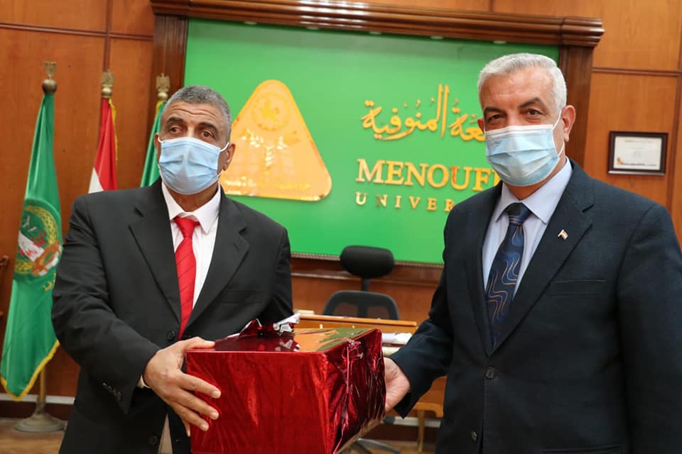 The President of Mennoufia University  honors the Director General of Legal Affairs for reaching the age of pension.