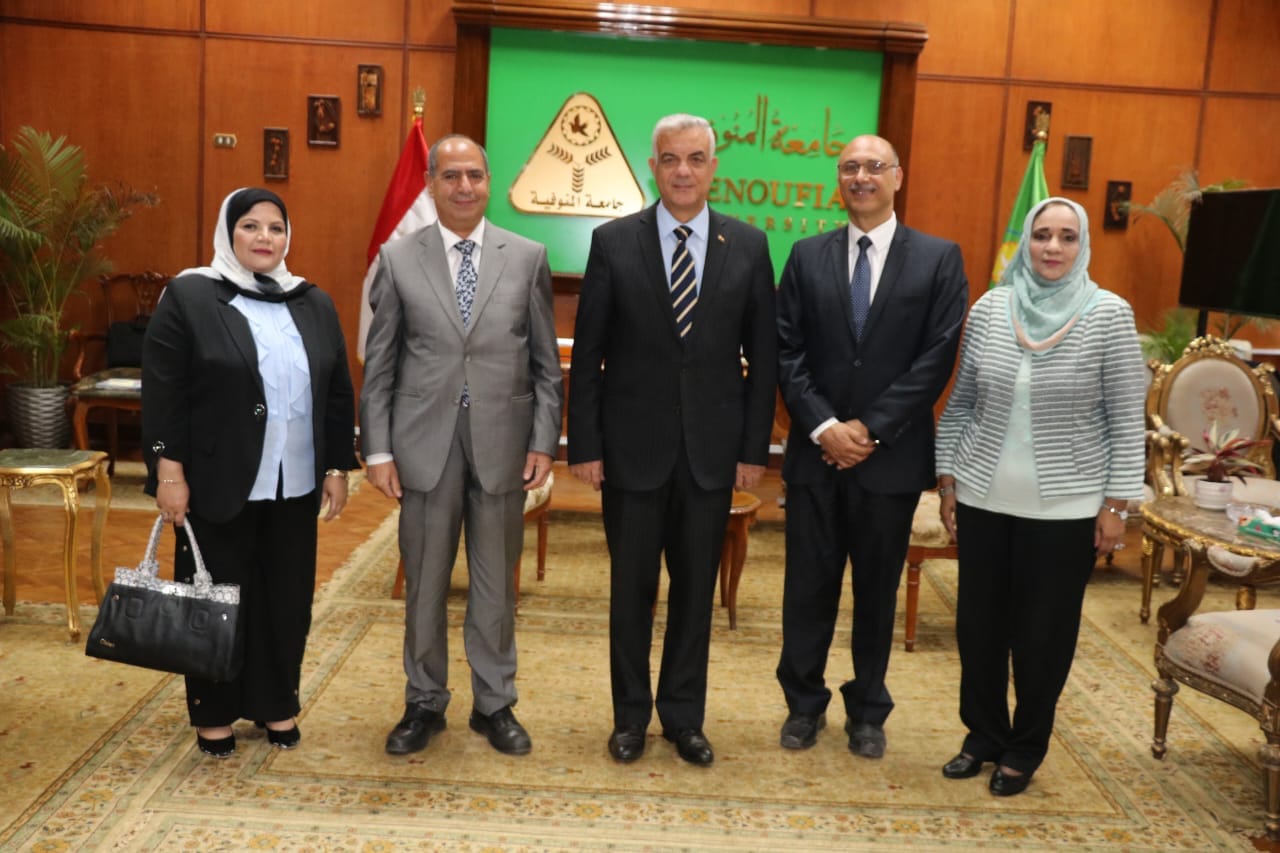 The President of Menoufia University meets members of the Early Childhood Education Faculties Sector Committee