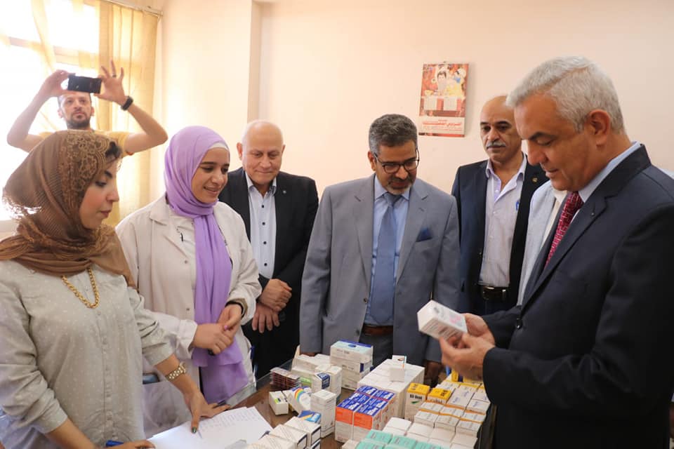 Mubarak inspects the activities of the medical convoy for university employees