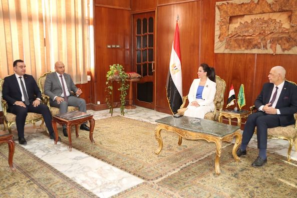The President of Menoufia University receives a delegation coordinating youth parties and politicians