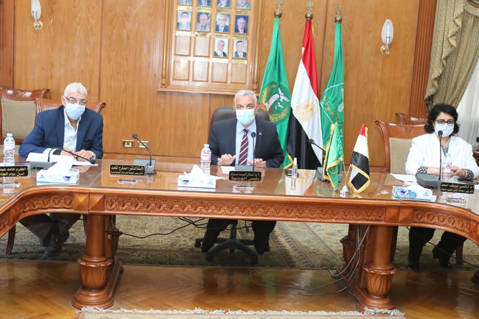 Mubarak following up the work of the Facilities Committee of Menoufia University