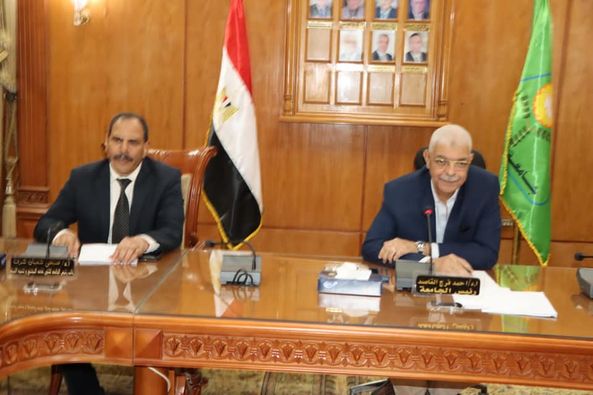القاصد يعقد إجتماع   مجلس إدارة مركز بحوث الطاقة الجديدة والمتجددة بجامعة  المنوفية 