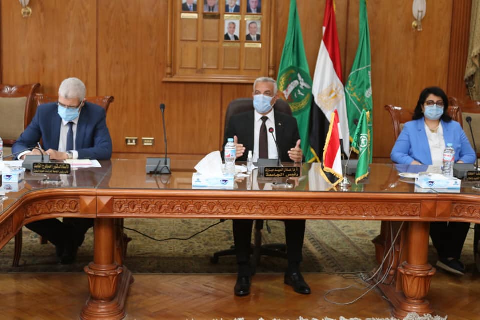 President of Menoufia University holds monthly session of the University Facilities   Committee