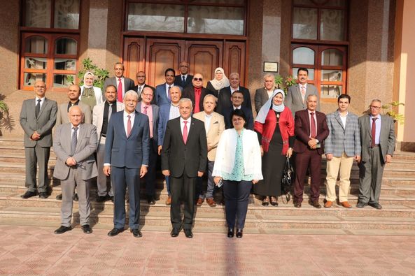 مبارك يرأس جلسة مجلس جامعة المنوفية أكتوبر ٢٠٢٢ ويكرم الكليات الفائزة بالتميز البيئى وعميد الإعلام السابق