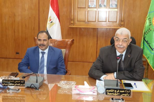 القاصد يتابع تنفيذ مشروعات الجامعة وسير العمل بلجنة المنشآت 