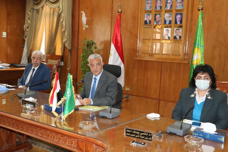 Mubarak holds a session of the Higher Committee for Computers and Information at Menoufia University and the Board of Directors of the Information Systems and Technology Center