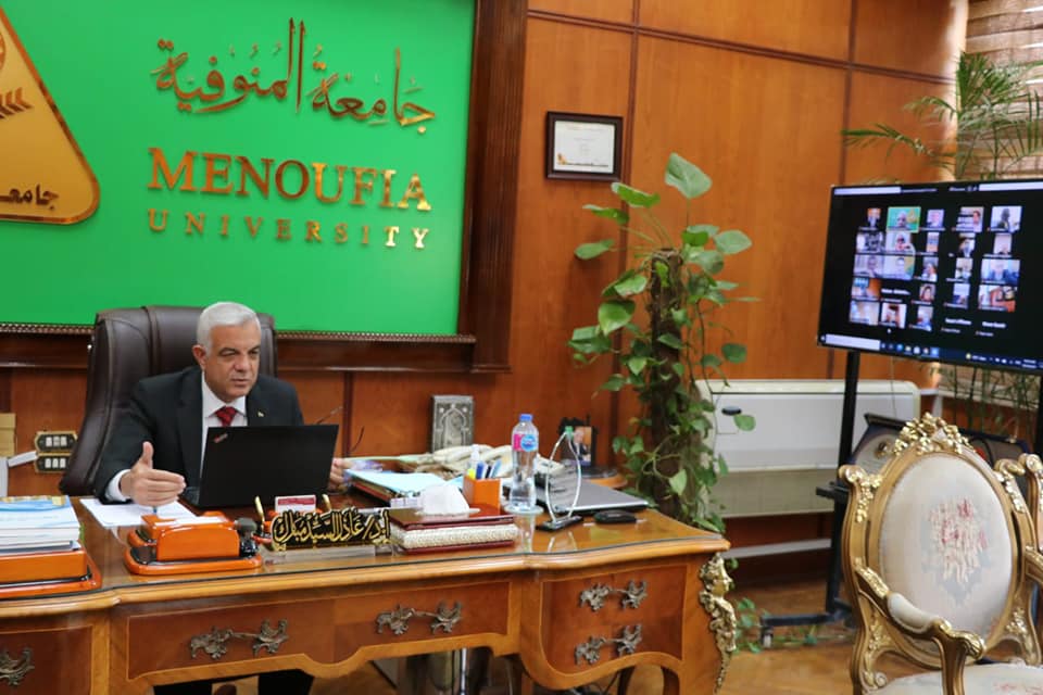 مبارك يعقد لقائه الشهرى بالنواب وأمين عام الجامعة وعمداء الكليات "أون لاين"