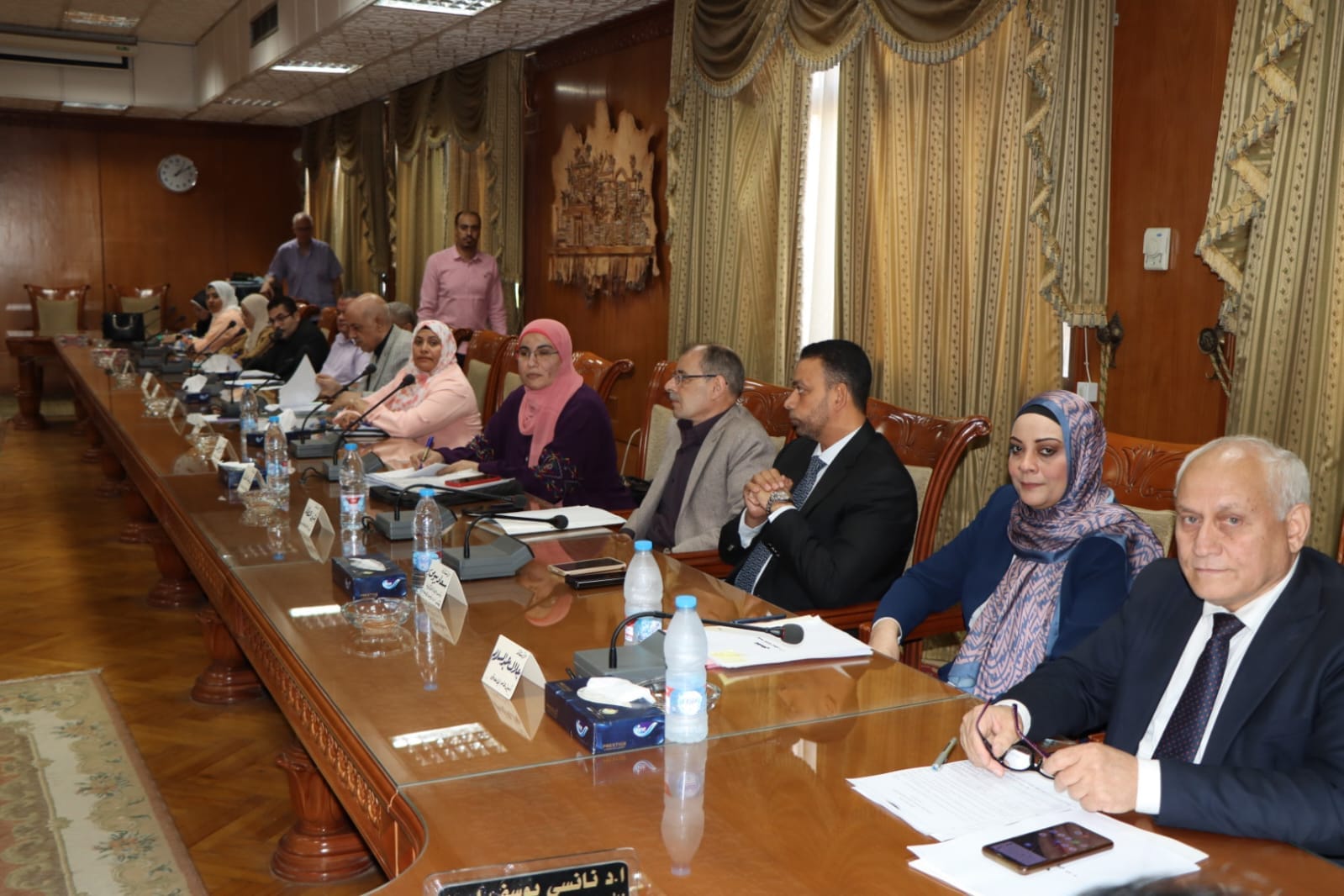 The President of Menoufia University convenes the Facilities Committee and meets with officials of Arab contractors