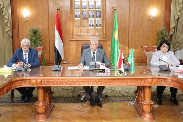 The President of Menoufia University holds the May 2022 session of the Establishments Committee