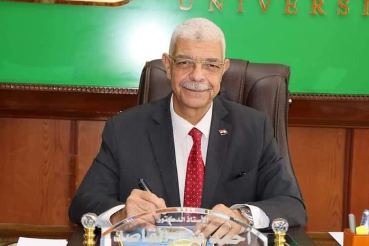 يتقدم الدكتور أحمد القاصد رئيس جامعة المنوفية بأطيب التهانى لفخامة الرئيس عبد الفتاح السيسي رئيس الجمهورية 