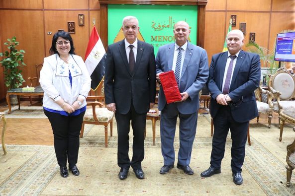 The President of Menoufia University honors the Director General of Legal Affairs