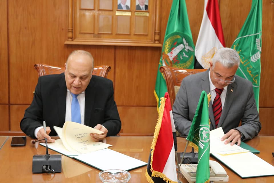 رئيس جامعة المنوفية يوقع اتفاقية تعاون مع اتحاد الجامعات العربية