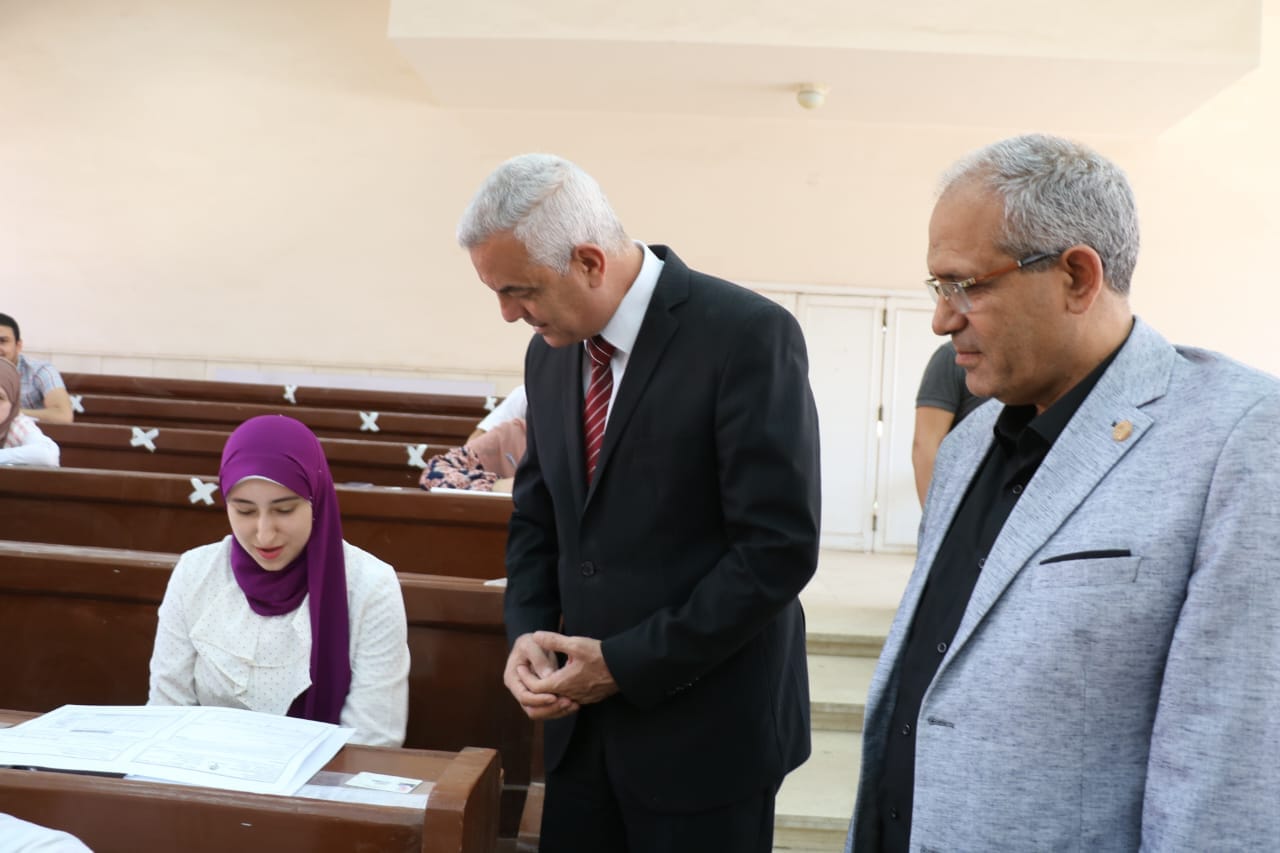 The President of Menoufia University inspects the committees of engineering and pharmacy exams