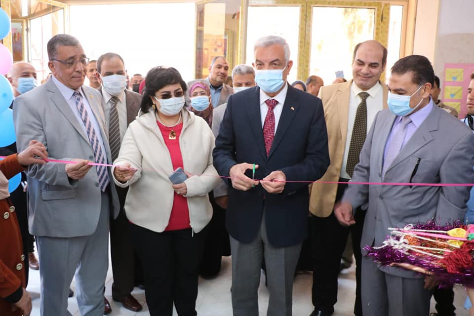 The President of Menoufia University inaugurates the exhibition of the Giving Without Borders Charitable Association, hosted by the Faculty of Education