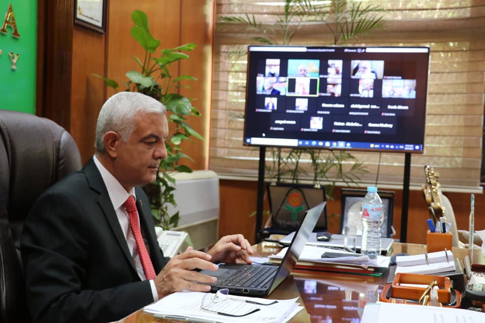 The President of Menoufia University meets with his deputies, the Secretary-General of the University and the deans of the faculties “Online”