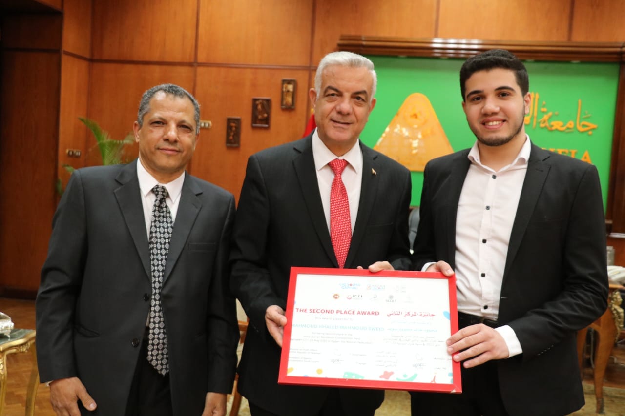 The President of Menoufia University honors the second in the world in the competition for memorizing and reciting the Qur’an in Russia